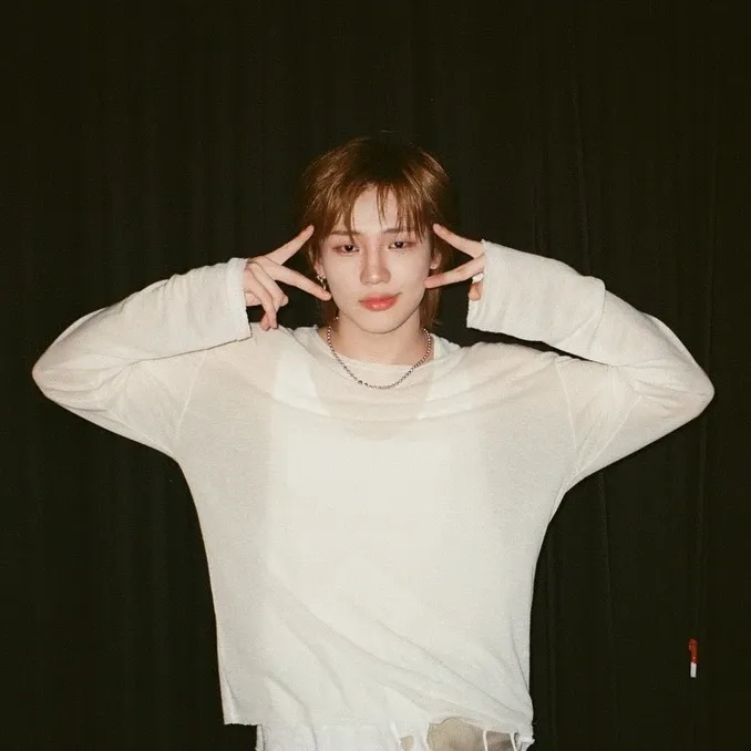 Behind-the-scenes cut of Junhyeok (TNX)