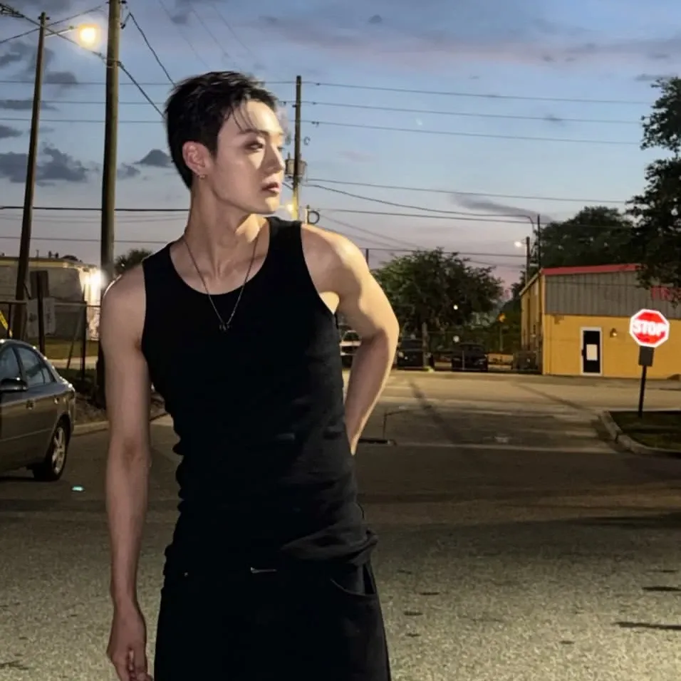 Behind-the-scenes cut of Chan (A.C.E)