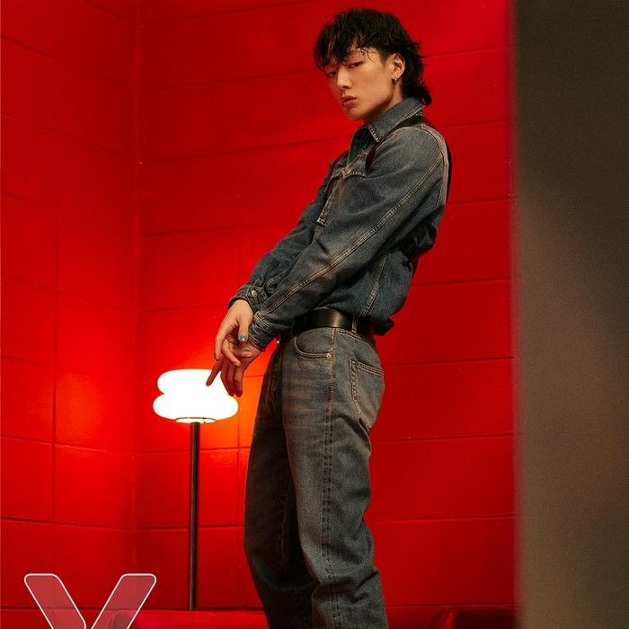 Recent activity shot of BOBBY (iKON)