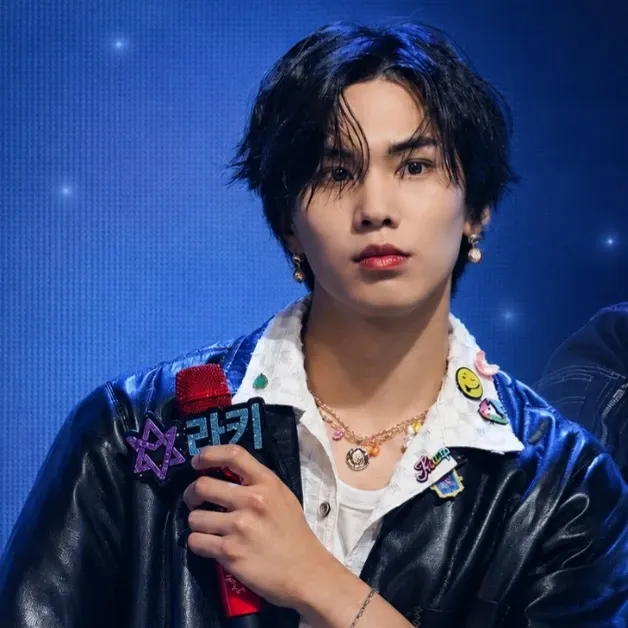 A moment captured by Rocky's fan