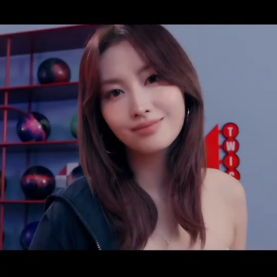 Momen yang diabadikan oleh penggemar Momo (TWICE)