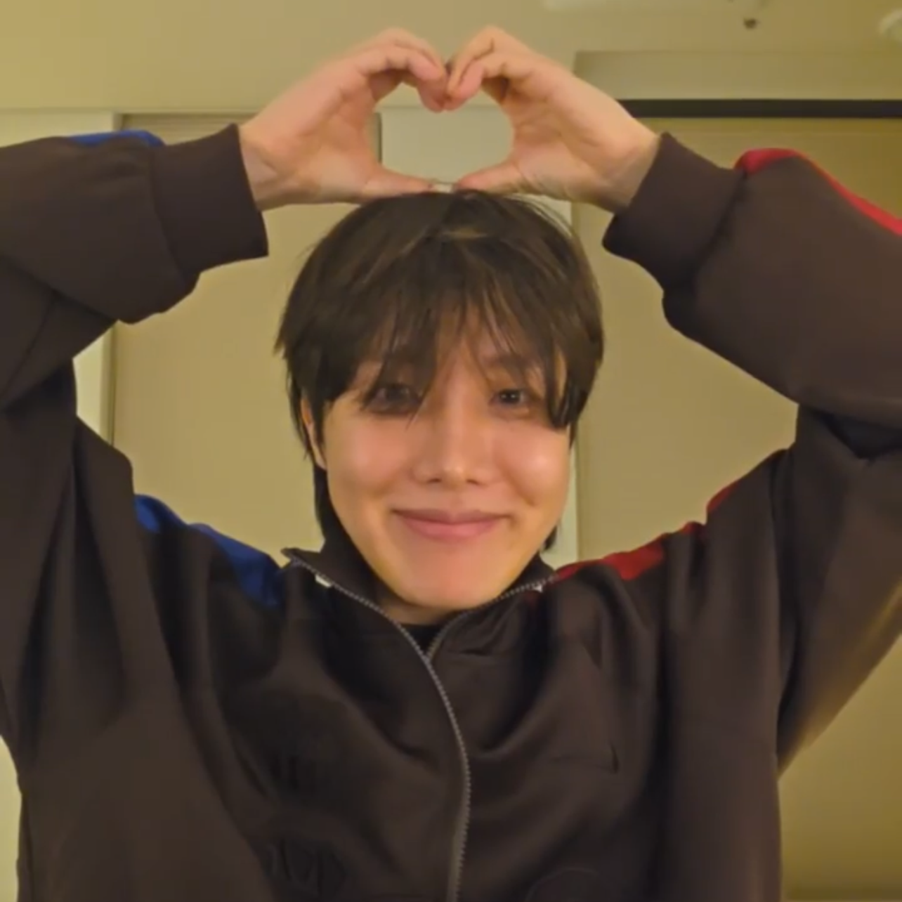 제이홉 (방탄소년단)의 최신 사진