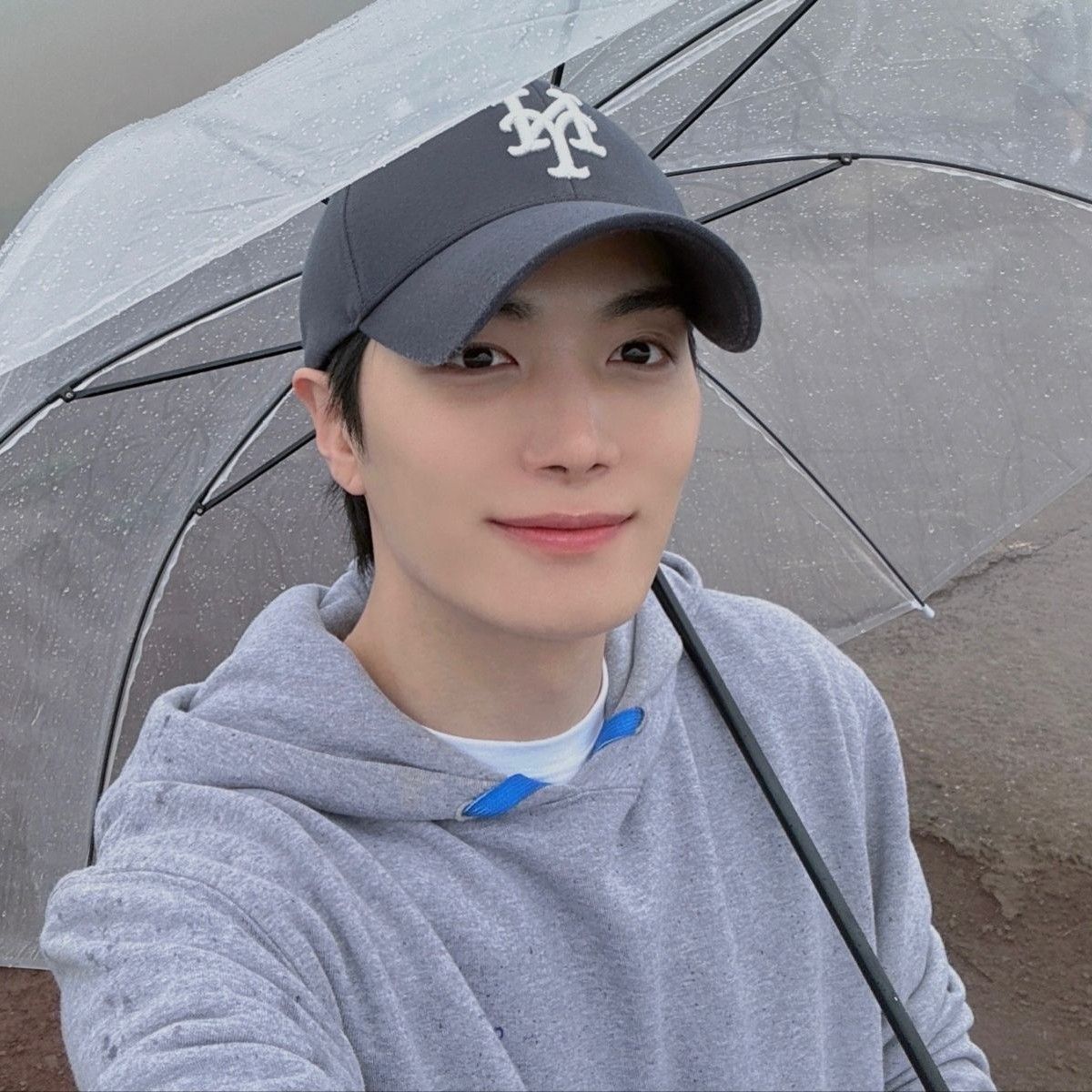 A moment captured by Kim Jonghyeon's fan