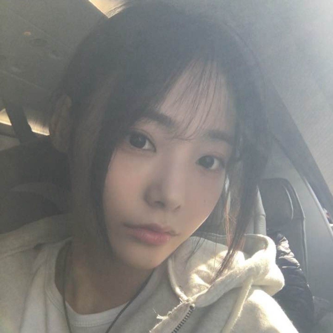 Recent activity shot of Siyeon (QWER)