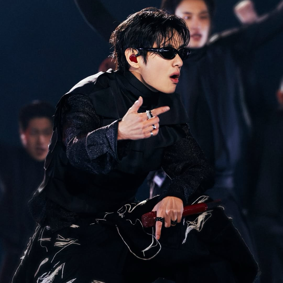 뷔 (방탄소년단)의 최신 사진