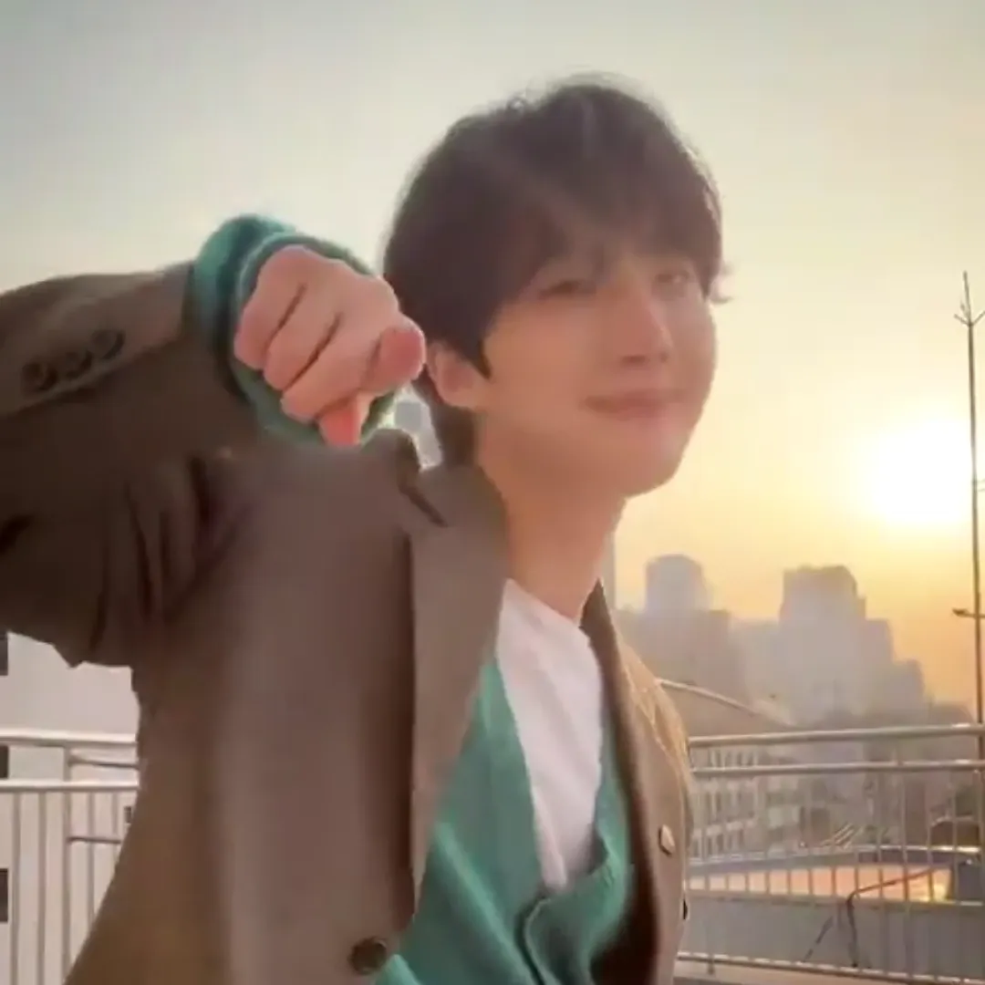 Recent activity shot of Hui (PENTAGON)