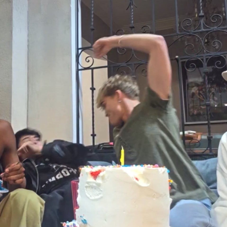 Behind-the-scenes cut of Gabi (SANTOS BRAVOS)