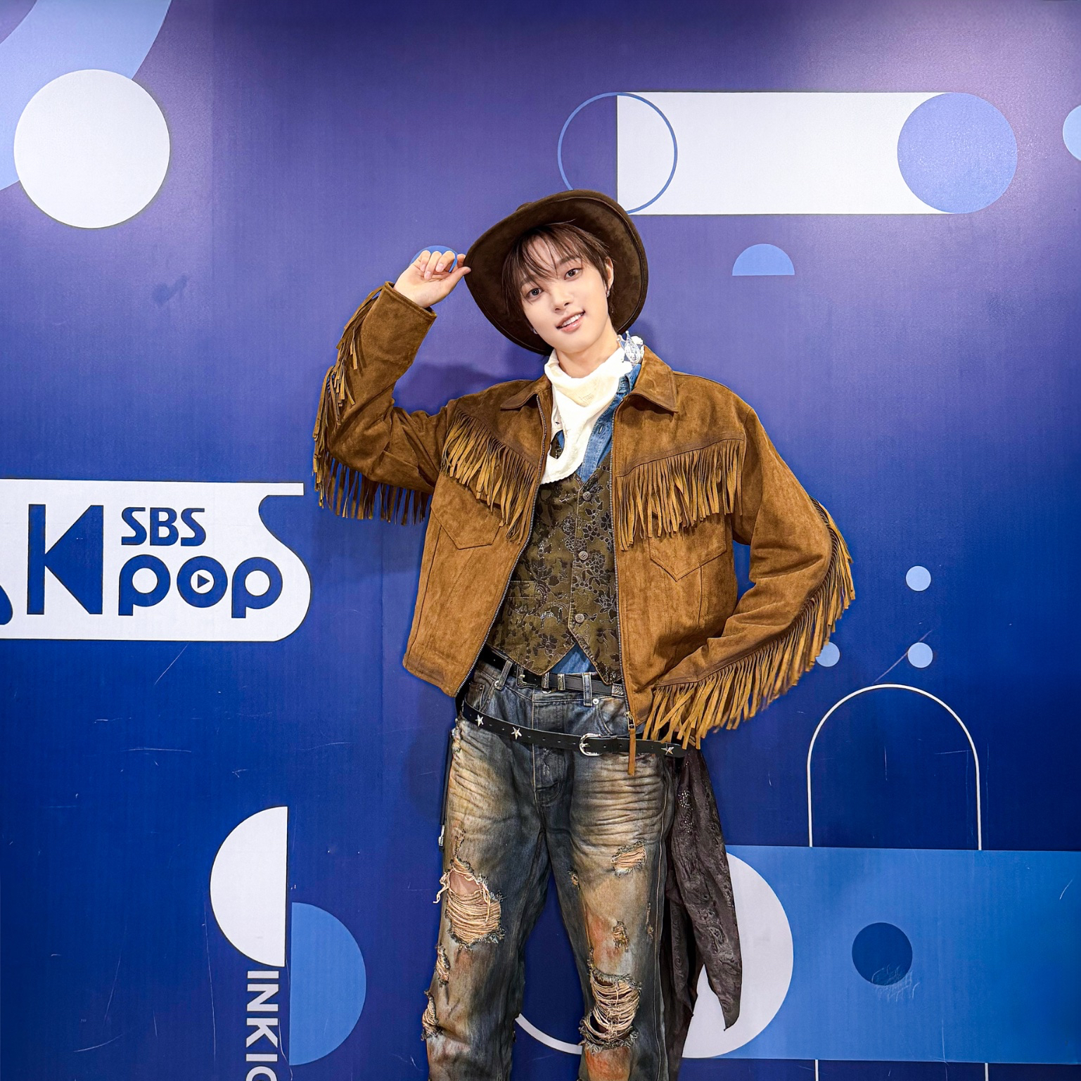 Behind-the-scenes cut of EJ (&TEAM)