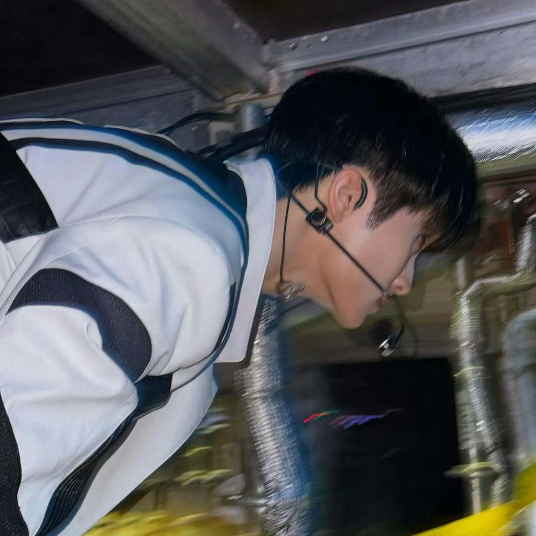 Behind-the-scenes cut of Mark (NCT 127, NCT DREAM)