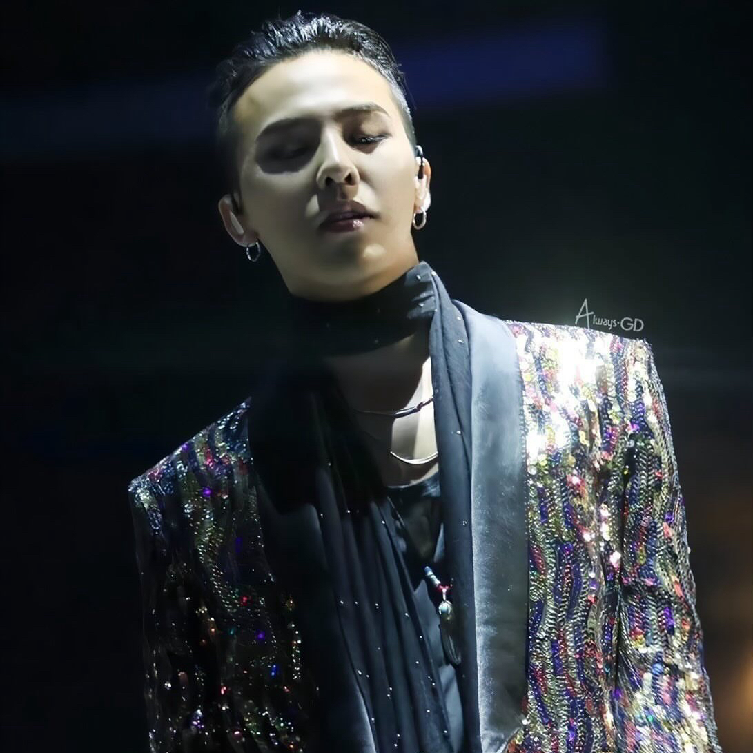 Momen yang diabadikan oleh penggemar G-DRAGON (BIGBANG)