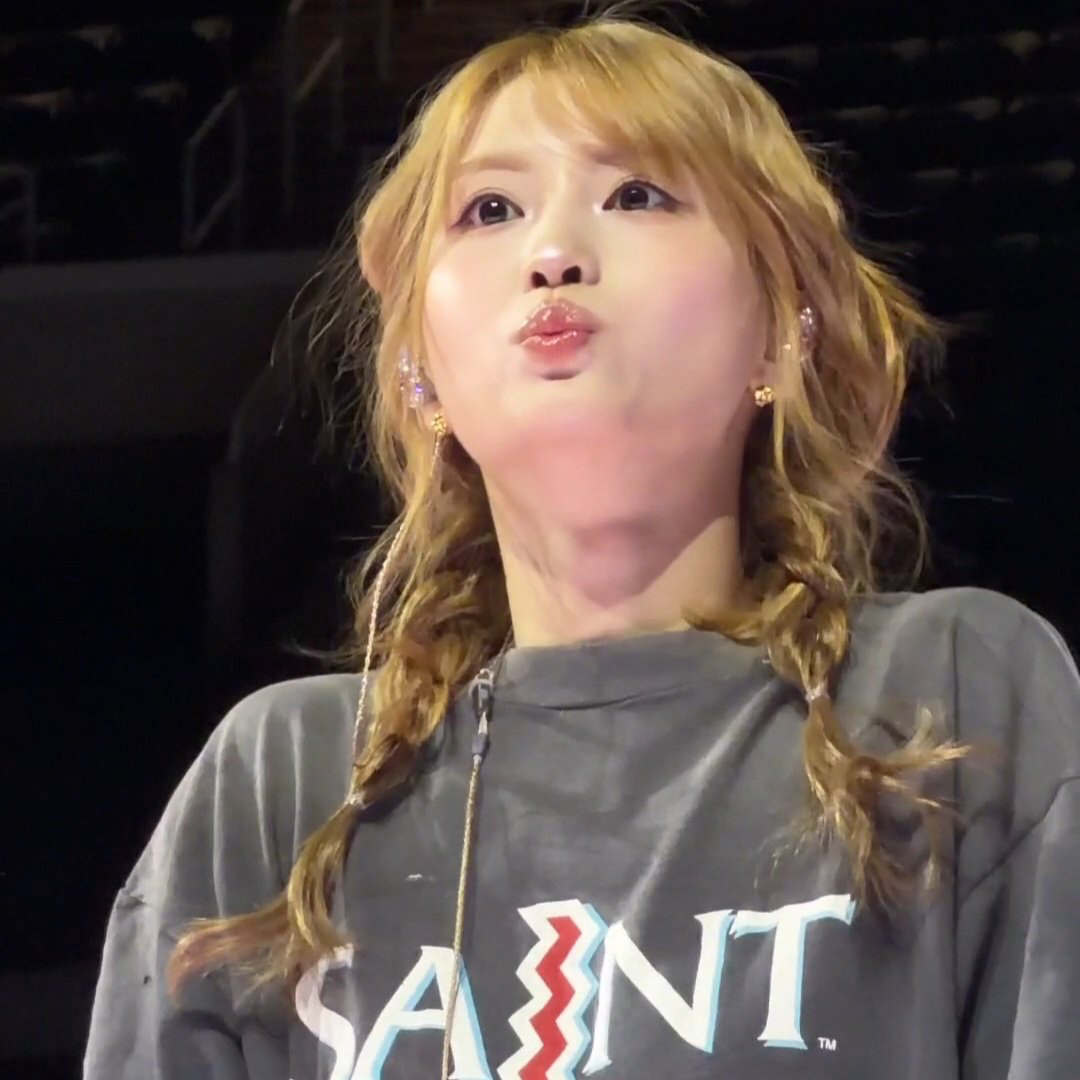 Momo (TWICE)粉絲拍下的瞬間