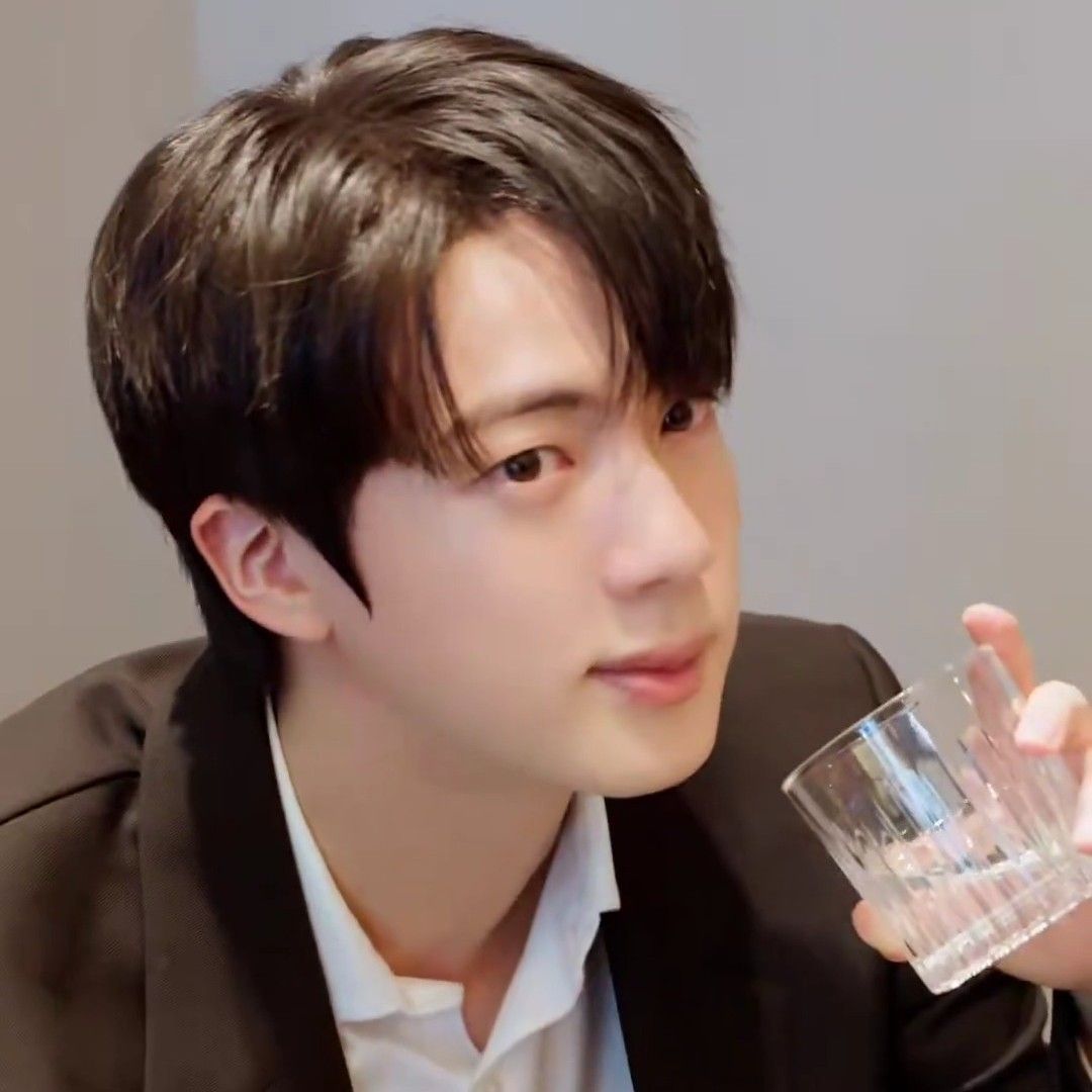 Foto terbaru Jin (BTS)