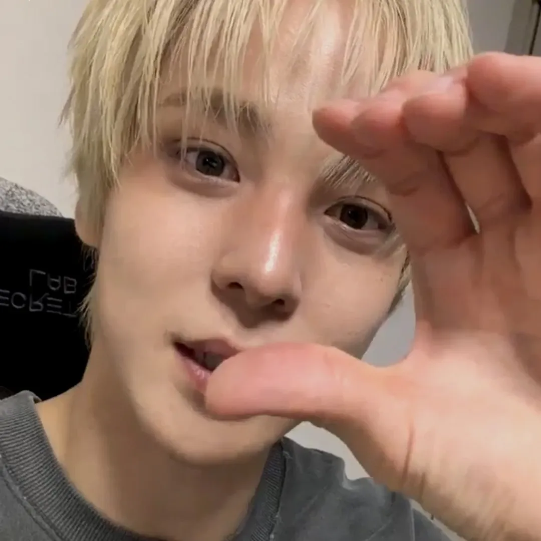 Behind-the-scenes cut of Yunho (ATEEZ)
