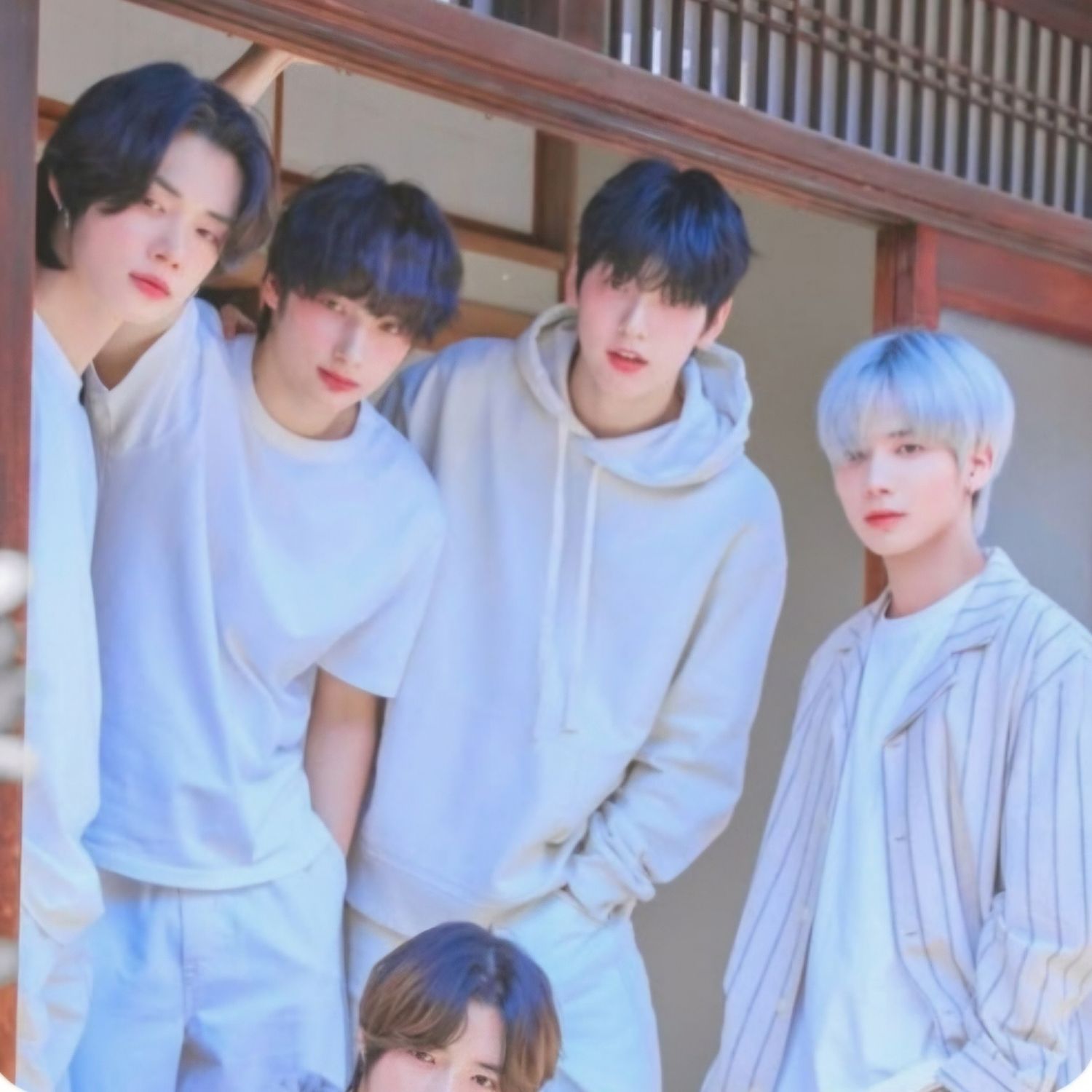 Potret di balik layar TOMORROW X TOGETHER