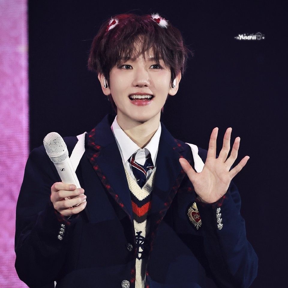 백현 (EXO)의 최신 사진