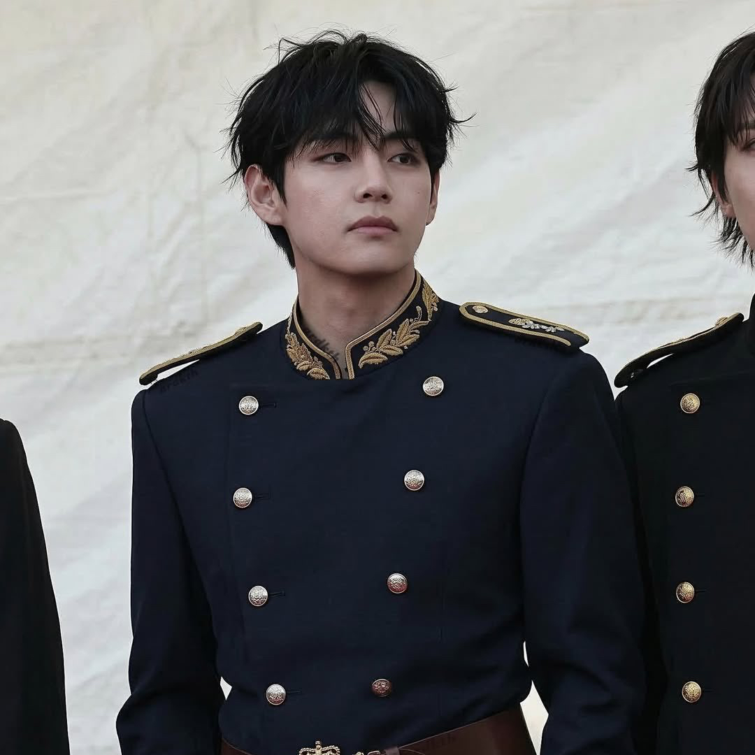 뷔 (방탄소년단) 최근 활동샷