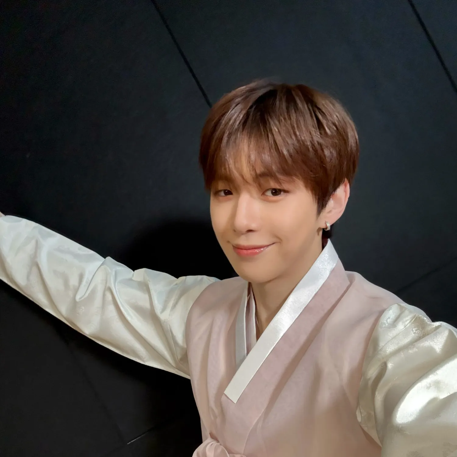 Foto aktivitas terbaru Kang Daniel