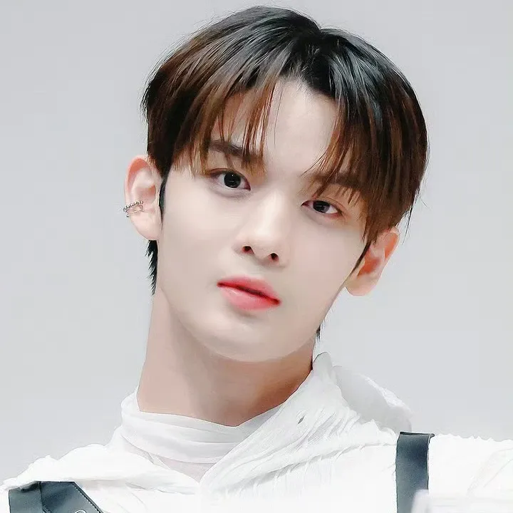 ペ・ジニョンの最近の活動写真