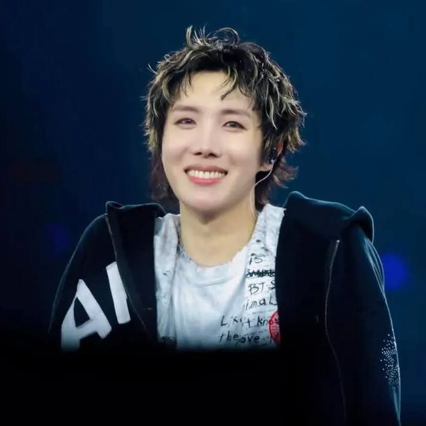 Foto aktivitas terbaru j-hope (BTS)