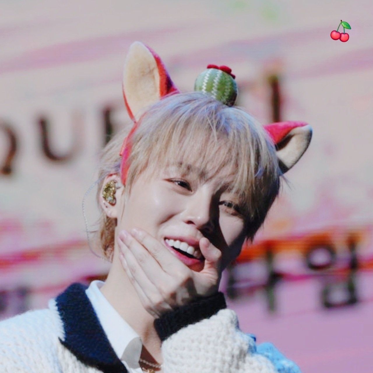 A moment captured by Ha Sungwoon's fan