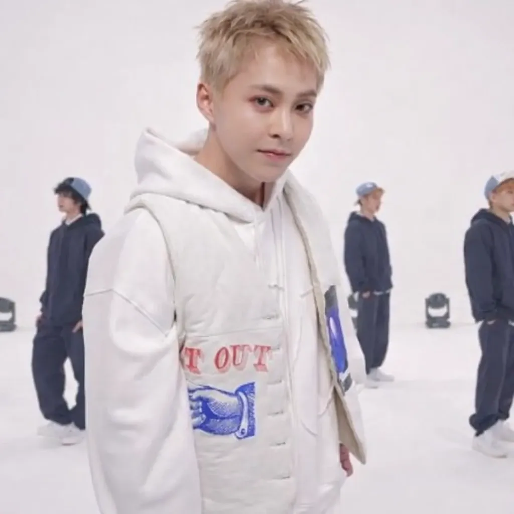 A moment captured by Xiumin (EXO)'s fan