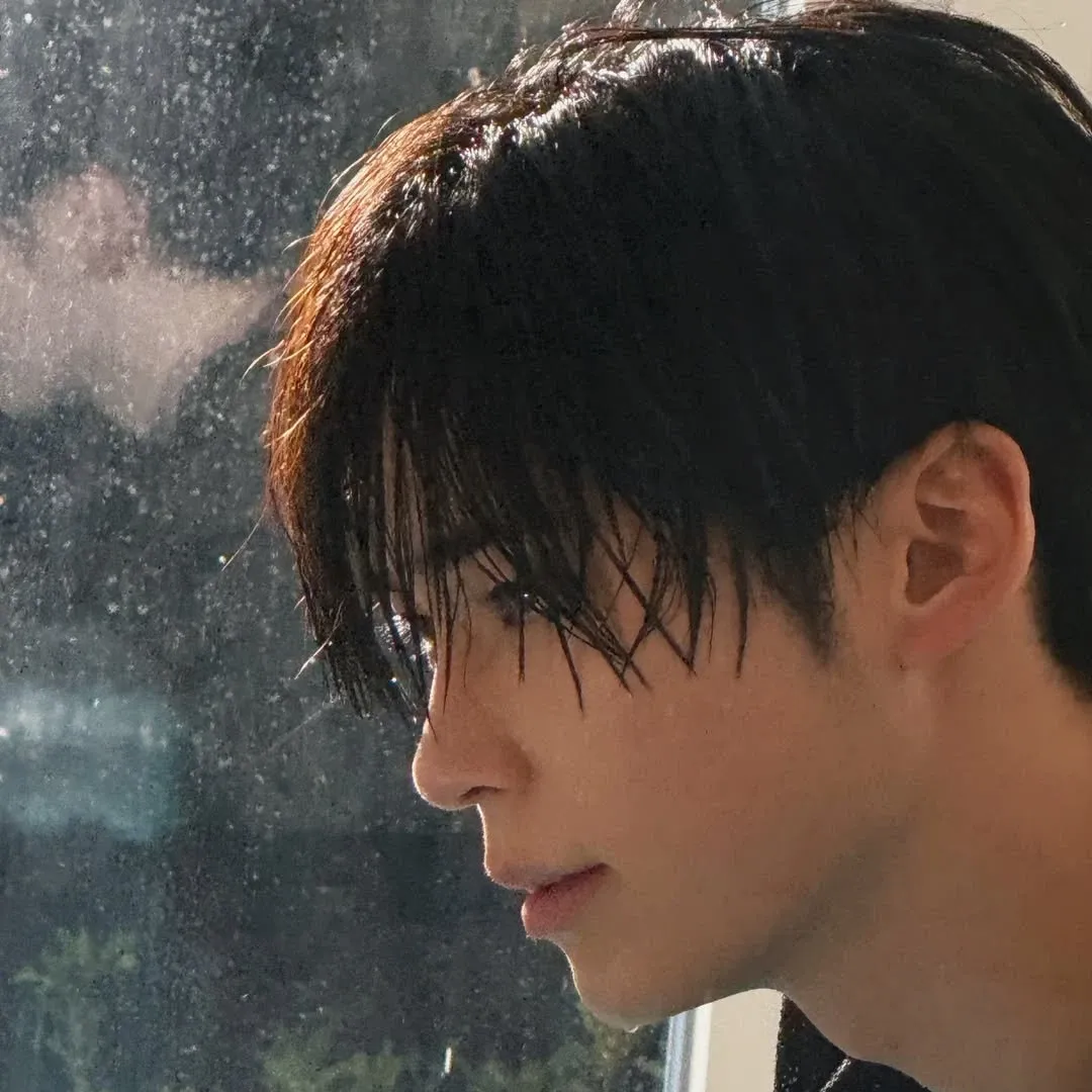 Recent activity shot of Sung Hanbin (ZEROBASEONE)