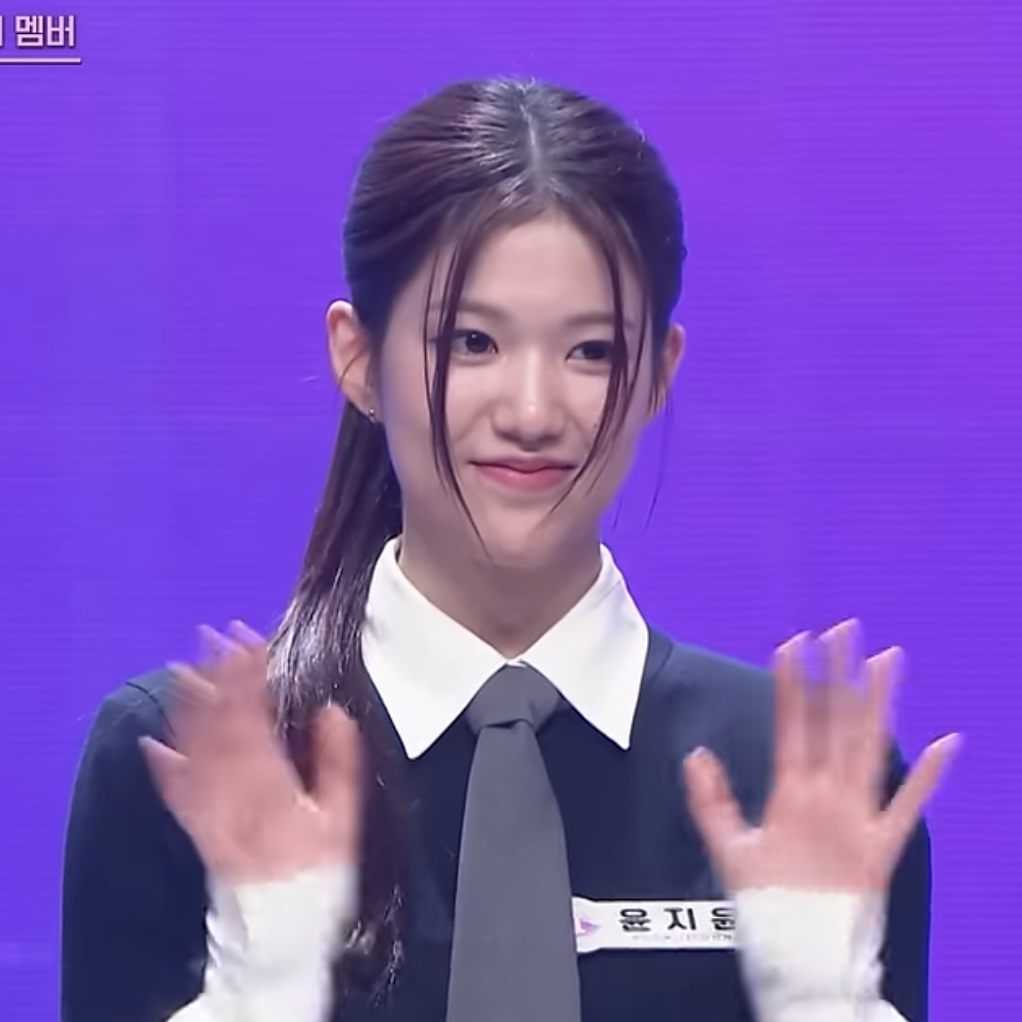 A moment captured by Yoon Jiyoon's fan