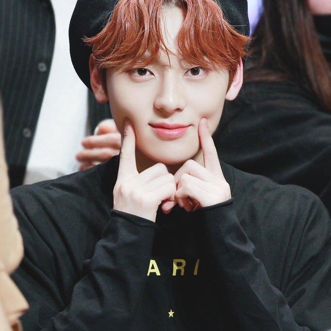 Behind-the-scenes cut of Hwang Minhyun