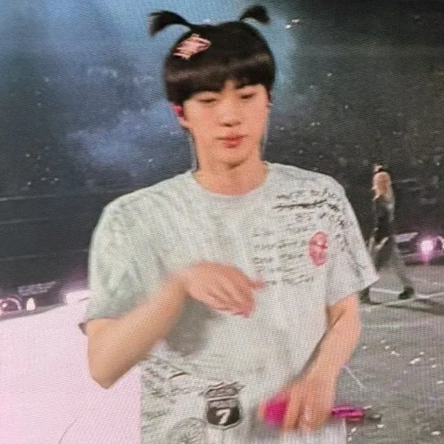 Momen yang diabadikan oleh penggemar Jin (BTS)