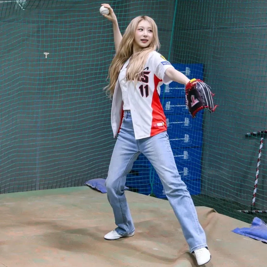 Behind-the-scenes cut of Lee Chaeyeon
