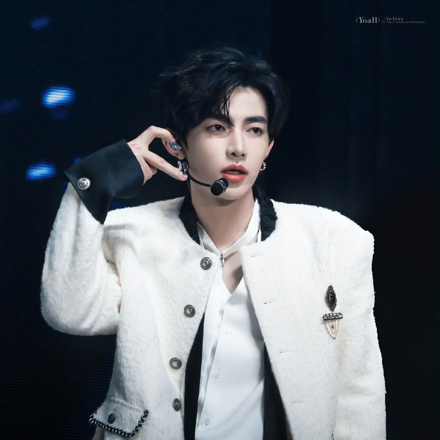 A moment captured by Zhang Hao's fan