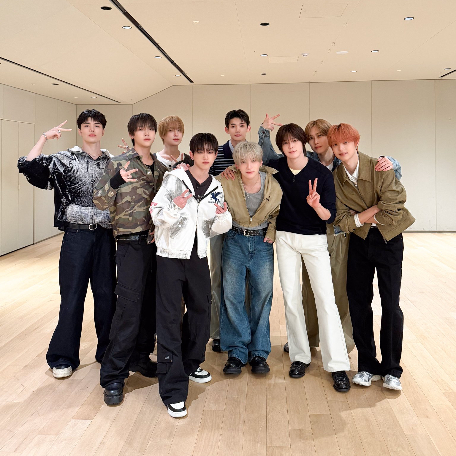 Behind-the-scenes cut of EJ (&TEAM)