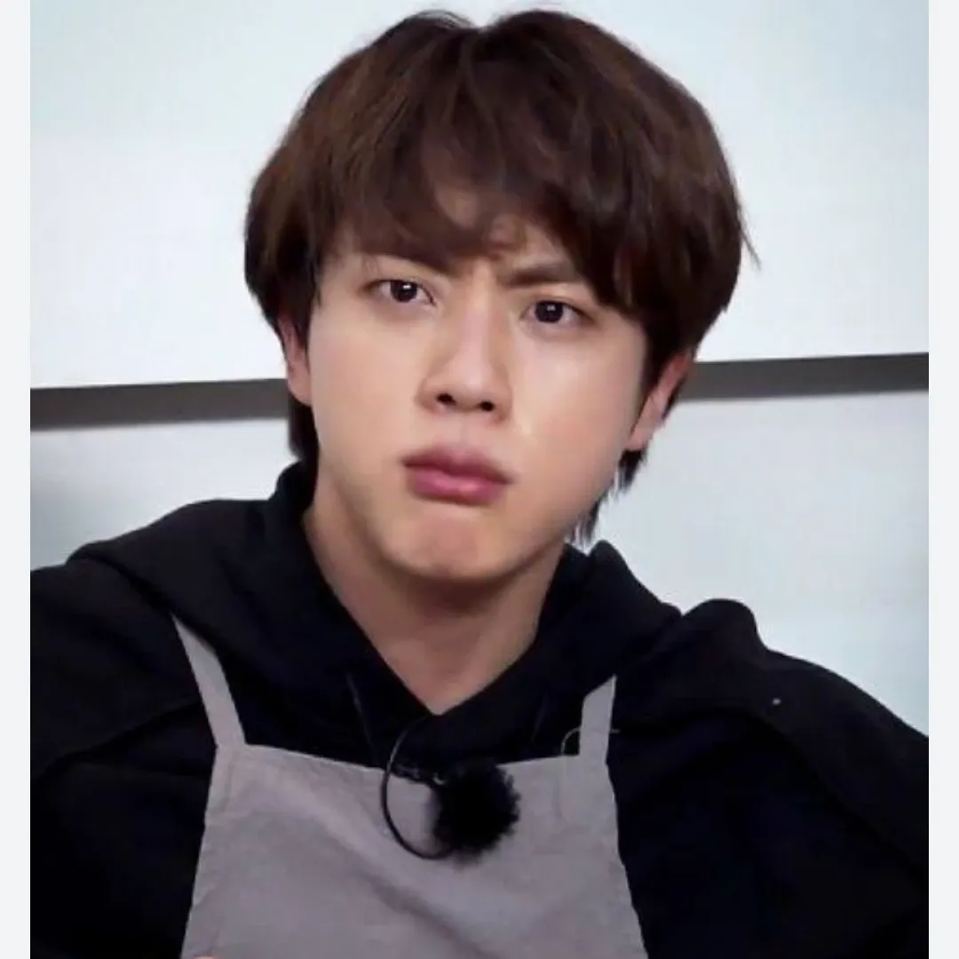 Foto aktivitas terbaru Jin (BTS)