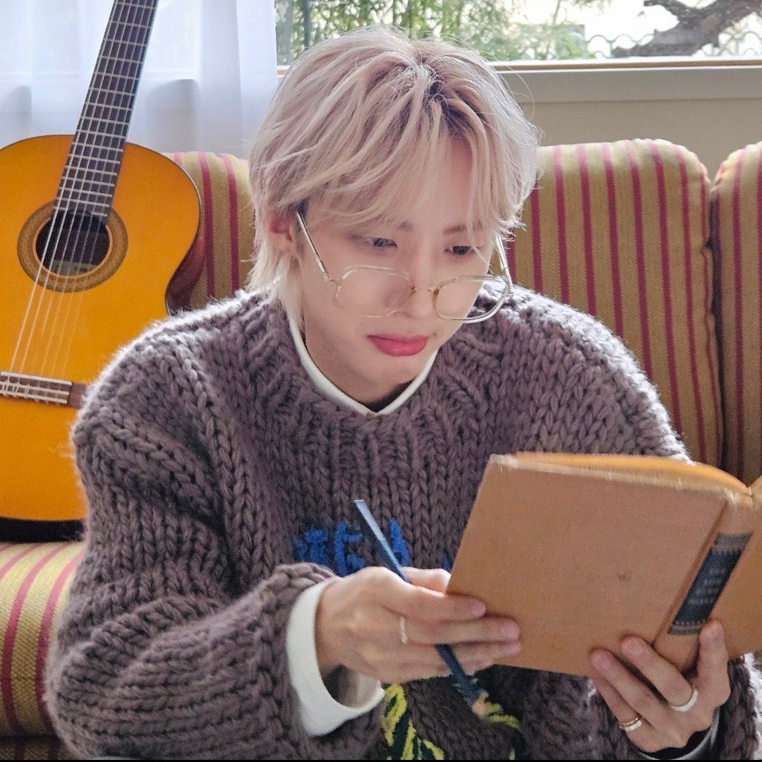 Recent activity shot of Hui (PENTAGON)