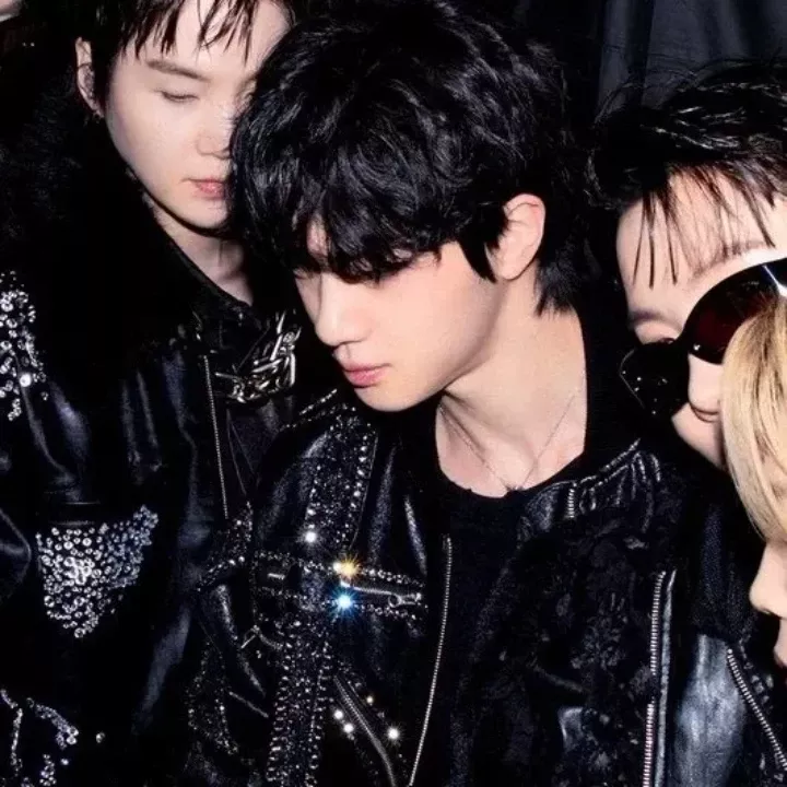 Foto aktivitas terbaru Jin (BTS)