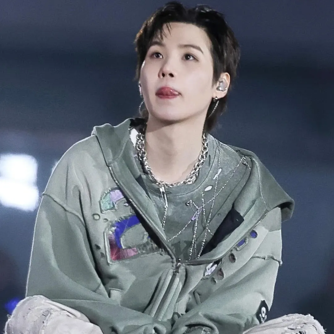 Foto aktivitas terbaru SUGA (BTS)