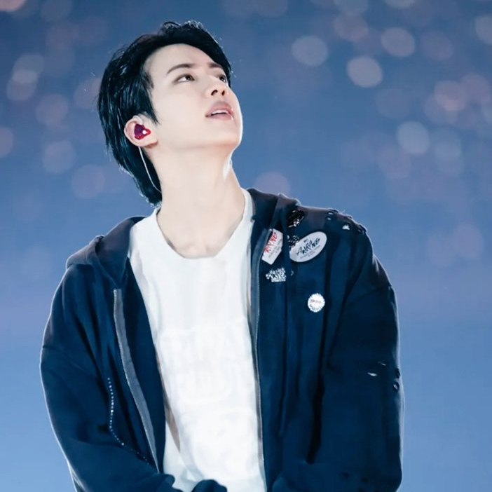 진 (방탄소년단)의 비하인드 컷