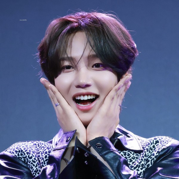 Signature photo of Lim Youngmin capturing their charm