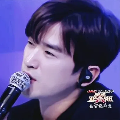 Latest photo of Lee Minwoo (SHINHWA)