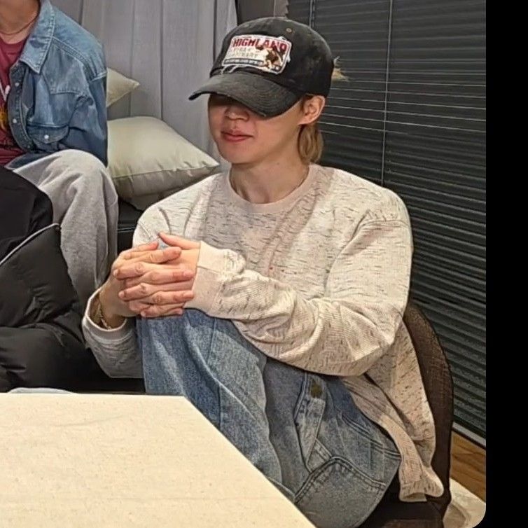 Foto aktivitas terbaru Jimin (BTS)