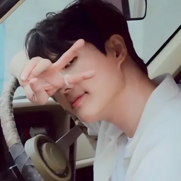 팬들이 사랑하는 Young K (DAY6)의 인기 프로필 사진