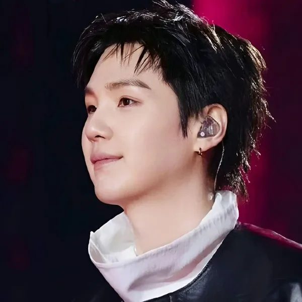 SUGA (防弹少年团)的最新照片