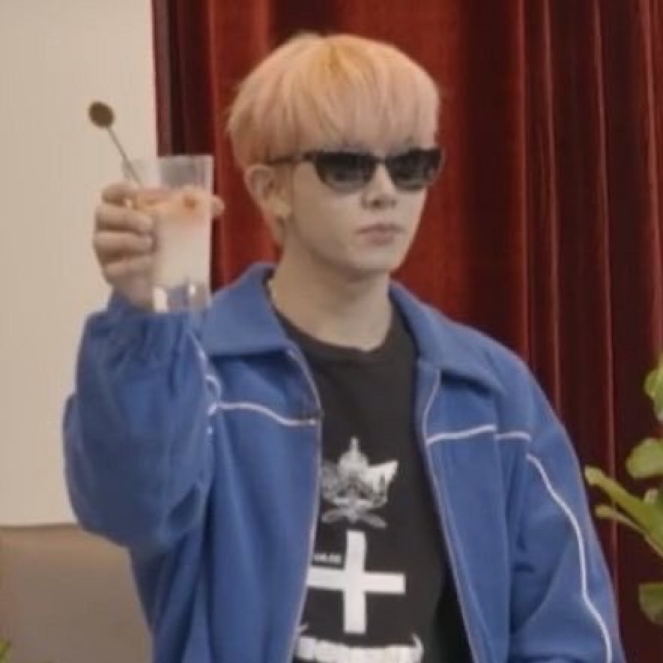 Foto aktivitas terbaru Heeseung