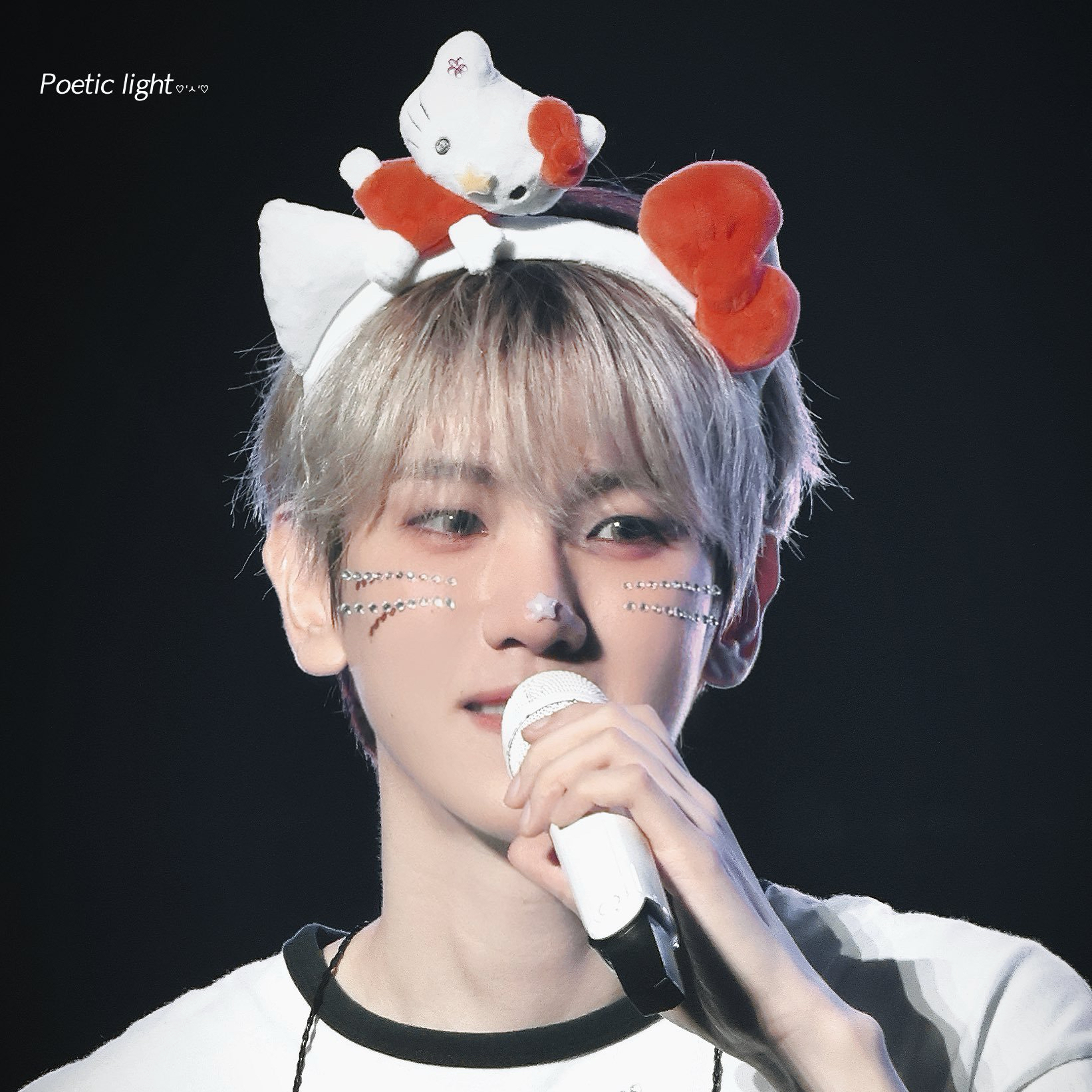 백현 (EXO)의 최신 사진