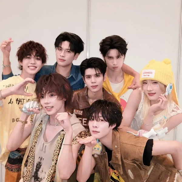 Signature photo of NexT1DE capturing their charm