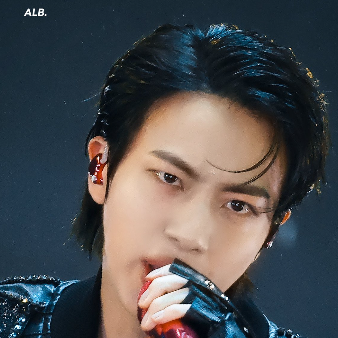 Momen yang diabadikan oleh penggemar Jin (BTS)