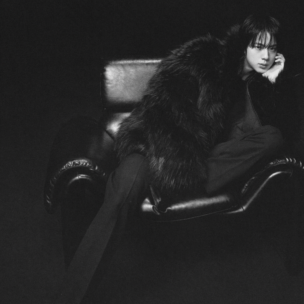 Foto aktivitas terbaru Jin (BTS)