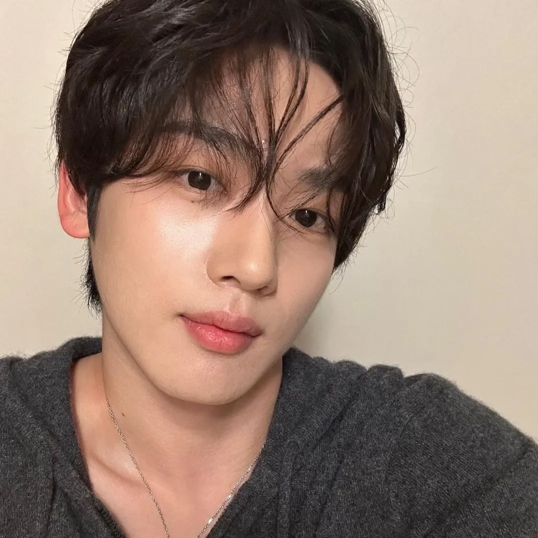 Recent activity shot of Kim Yohan (WEi)