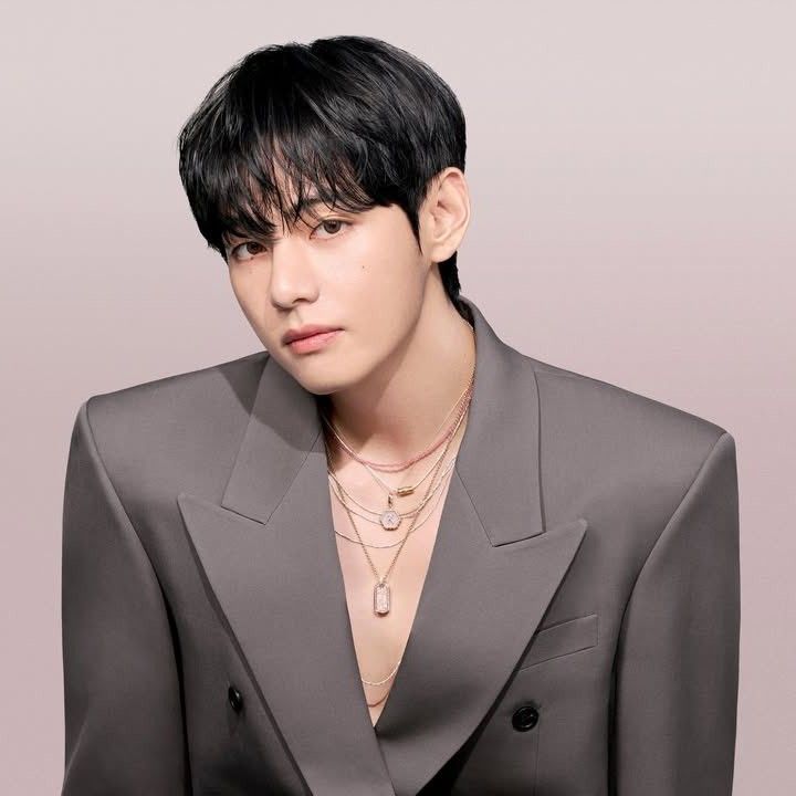 뷔 (방탄소년단)의 최신 사진