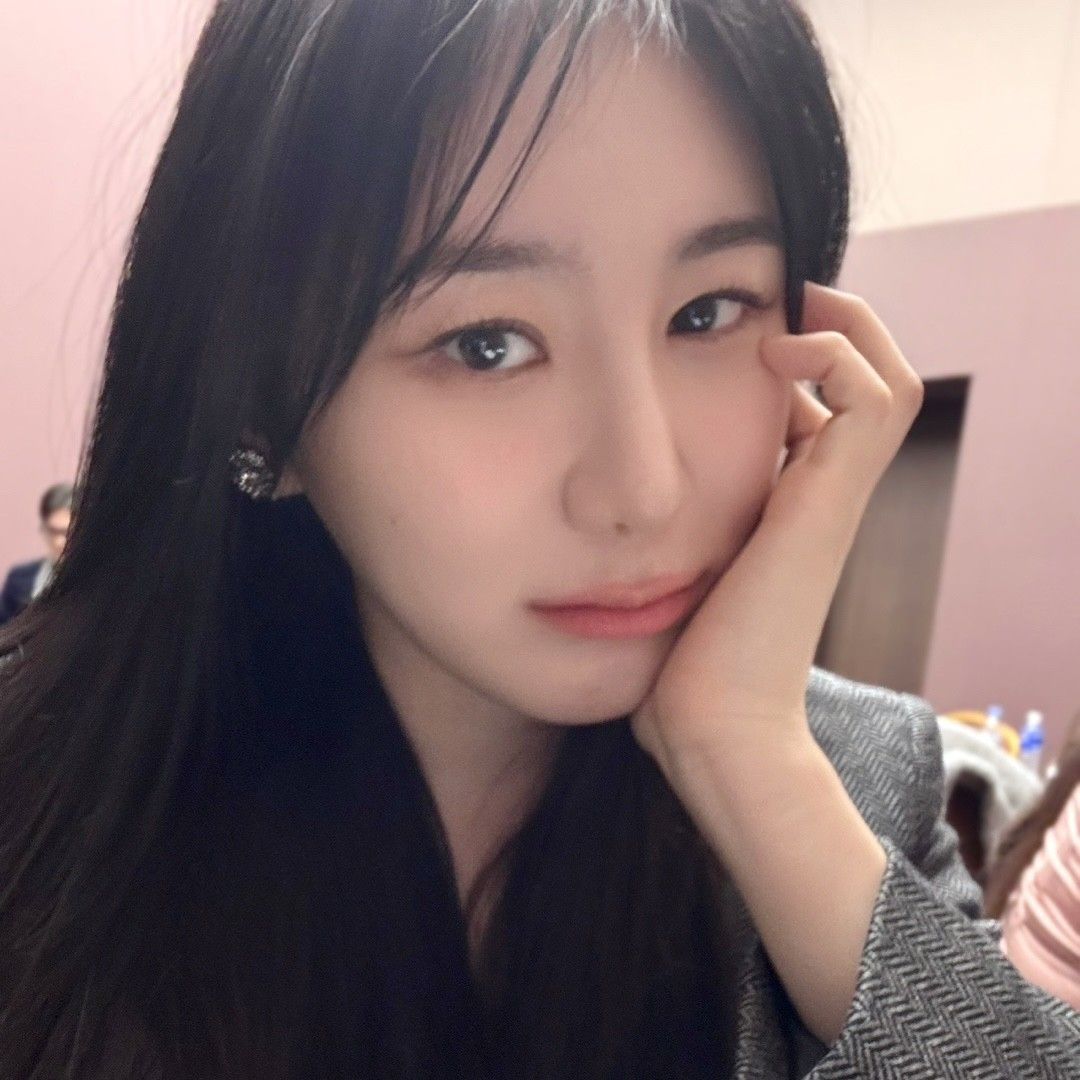 Behind-the-scenes cut of Lee Chaeyeon